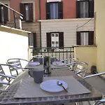 Flatinrome Trastevere Complex Daire